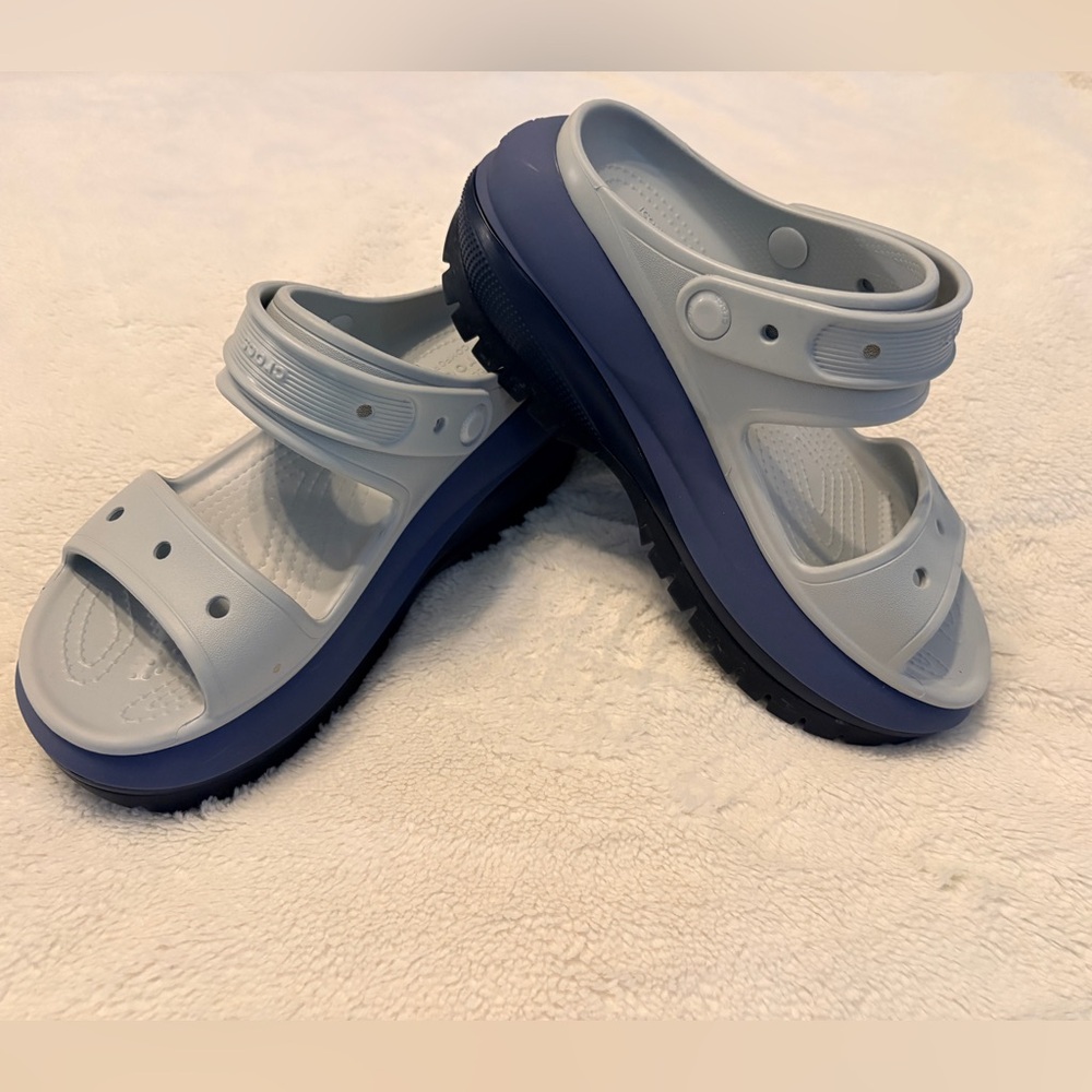 Crocs Mega Crush Matte Gray/Blue Sandal Women's Size 7/Men's Size 5